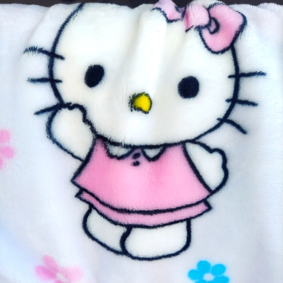 NWT Hello Kitty Rare luxurious fleece blanket throw - Picture 2 of 4